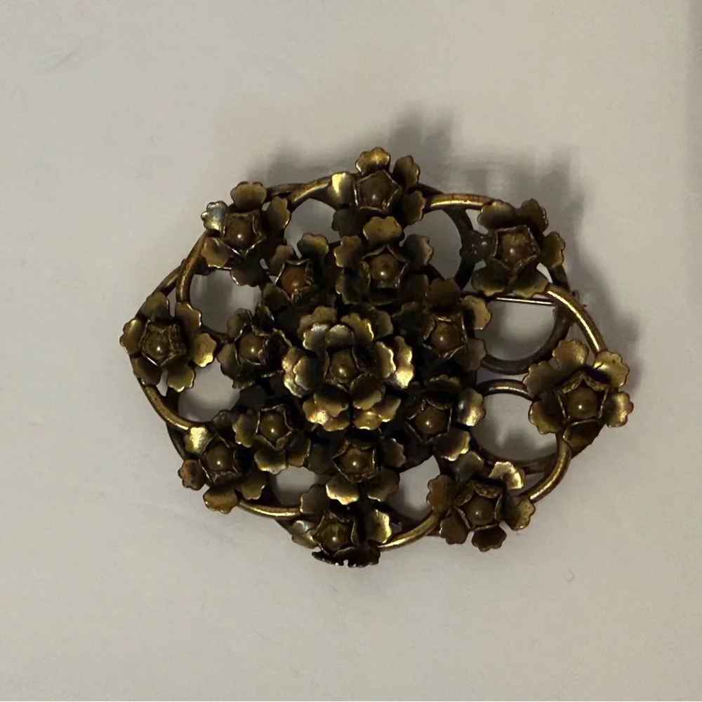 VINTAGE ARTISAN SIGNED BXX BROOCH BRASS FLORAL 3D LARGE OVAL